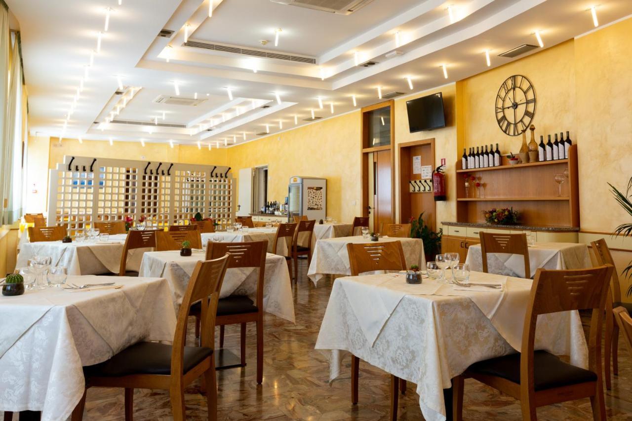 Hotel Belvedere Porto SantʼElpidio Eksteriør billede