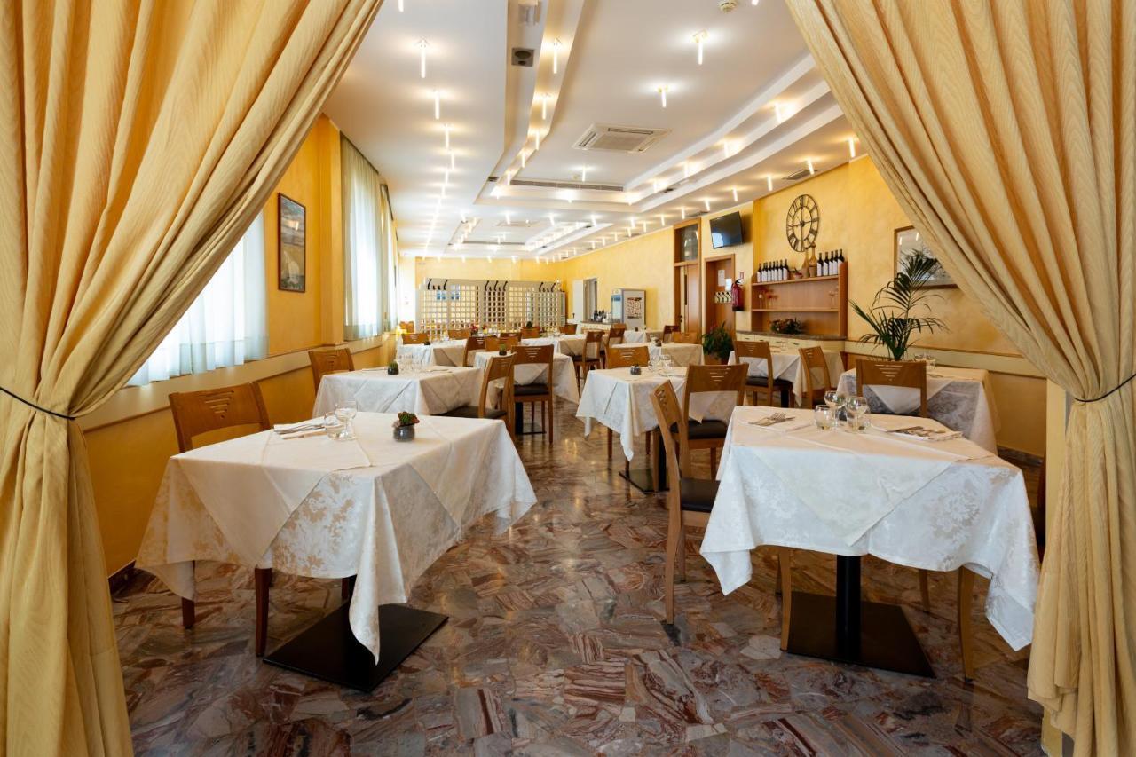 Hotel Belvedere Porto SantʼElpidio Eksteriør billede